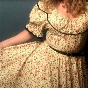 True Vintage 70s Floral Prairie Puff Sleeve Swing